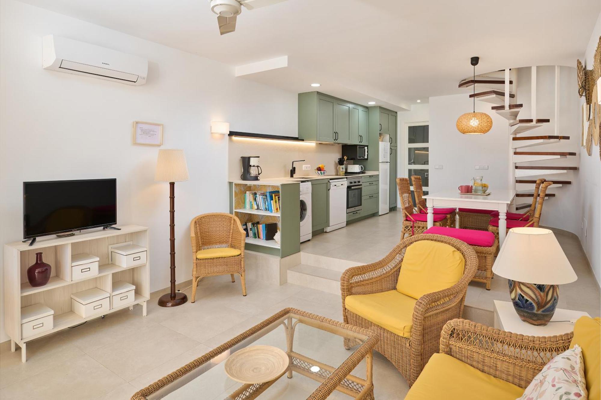 Waterfront Apartment 'Maria'. Pool. Wifi Santanyi Luaran gambar