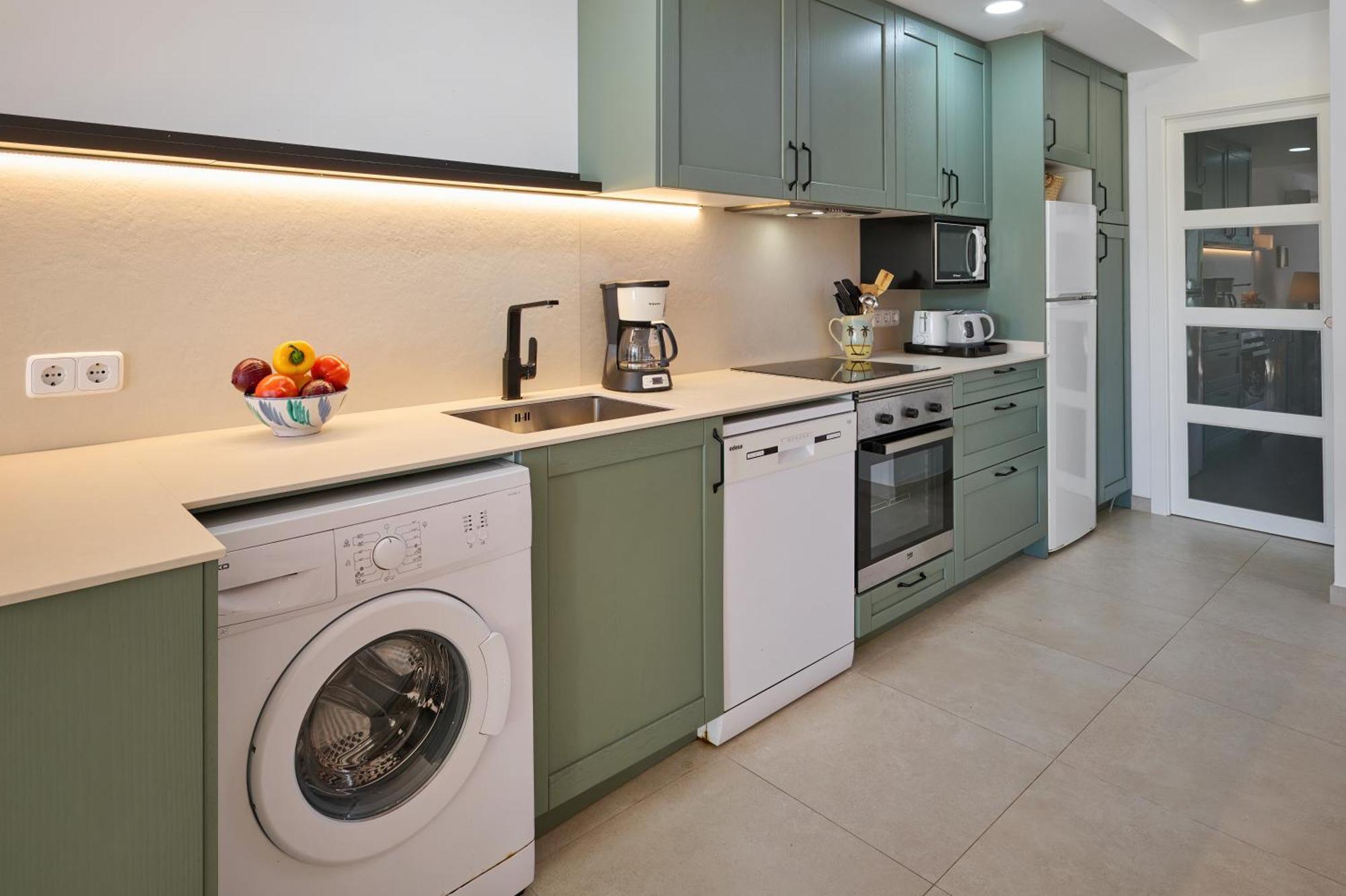 Waterfront Apartment 'Maria'. Pool. Wifi Santanyi Luaran gambar